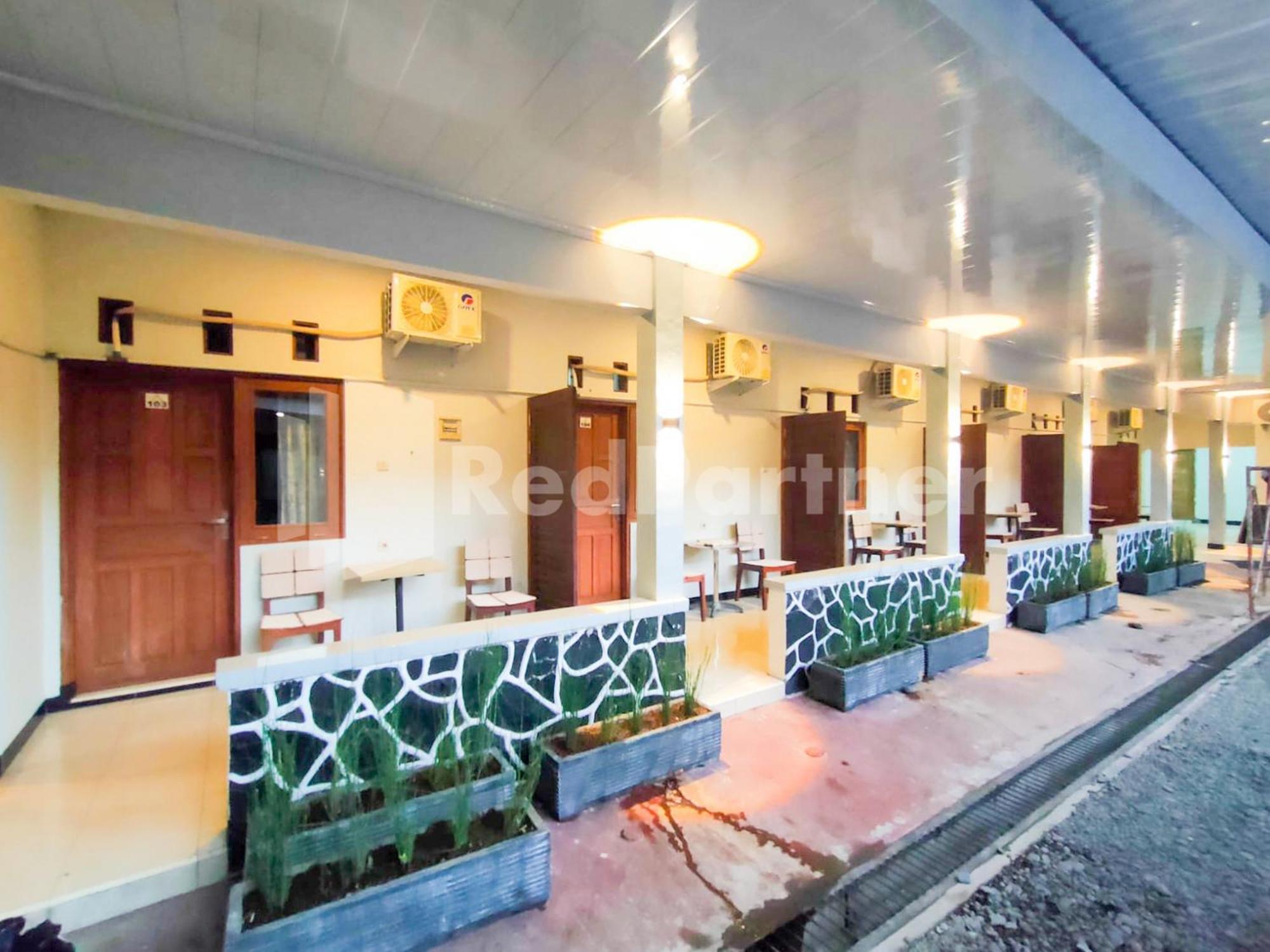 The Paragon Hotel Cilacap Redpartner Екстериор снимка